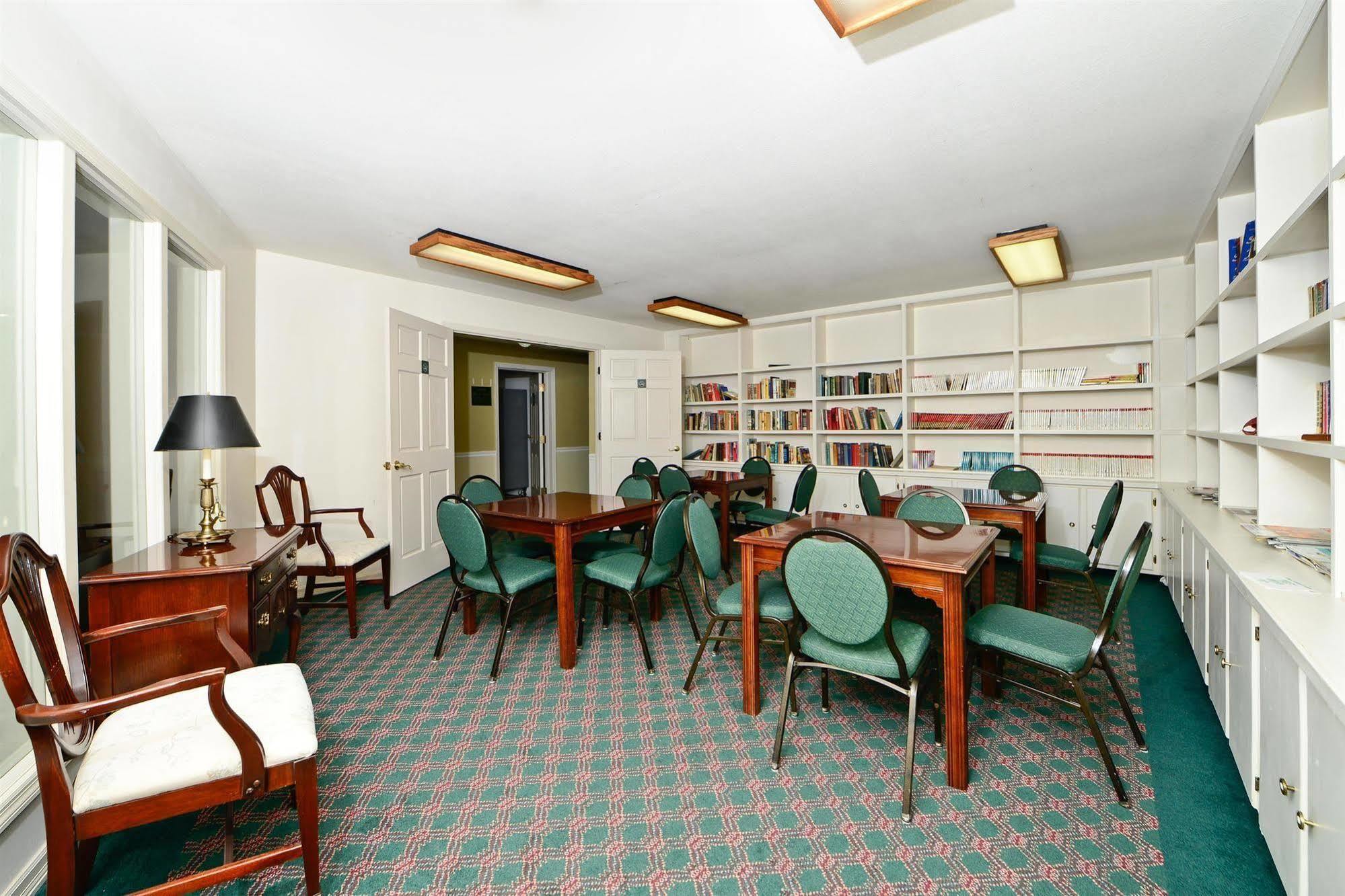 Days Inn And Suites By Wyndham Sikeston Facilities photo